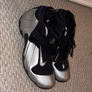 Silver and Black Flightposite